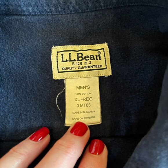 L.L. Bean Navy Blue Flannel Heavy Duty Button Front Shirt XL *Flaw - Picture 4 of 7
